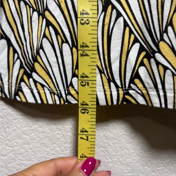 Tommy Bahama Sleeveless, button-front midi dress with a tie belt. Fan print. M - Picture 5 of 14